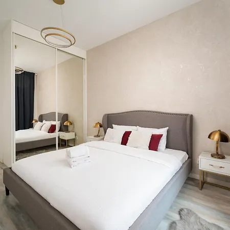 Pieskowa Skala 13 By Bookinghost *