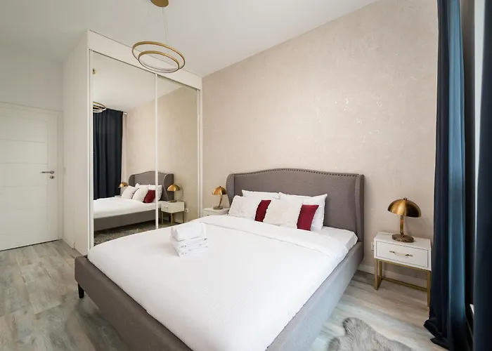 Pieskowa Skala 13 By Bookinghost *